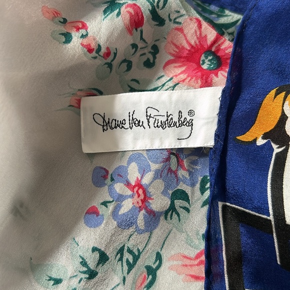 DVF floral and scrolls silk scarf - Picture 3 of 4